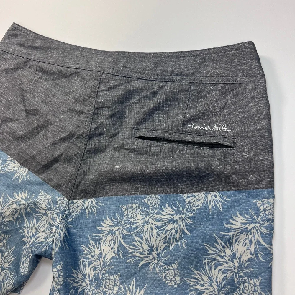 TravisMathew Board Shorts Mens 33‎ Gray Blue Pineapple Print Colorblock Trunks